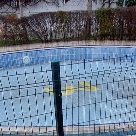Plaja 100mt, Havuzlu1